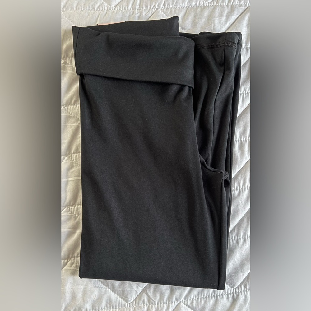 NWT Size 6 black Victoria Secret yoga pants.
